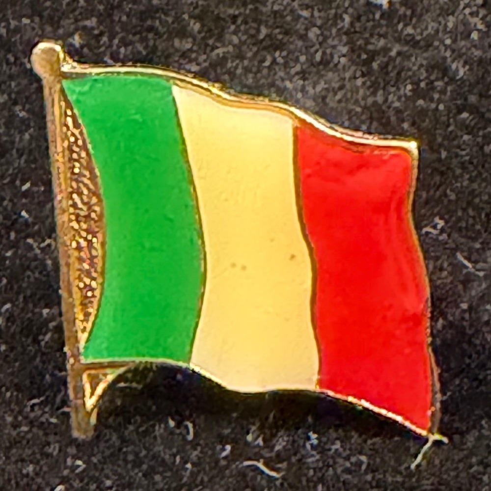 Mali National Flag Waving Enamel Lapel Pin Gold Tone West Africa Souvenir